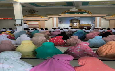 {Menjemput Berkah Ramadhan dengan Sholat Dhuha dan Tadarus di MI Darul Ulum II}